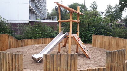 speeltoren driehoek robinia.jpg