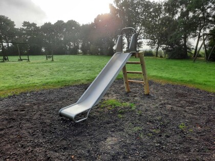 vrijstaande glijbaan zijkant