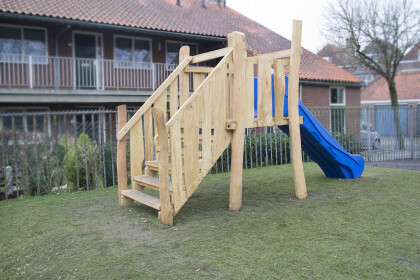 peuterspeeltoren-achterzijde