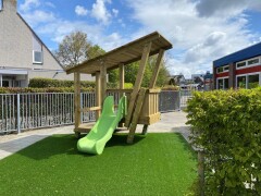 speeltoestel surf shack met glijbaan